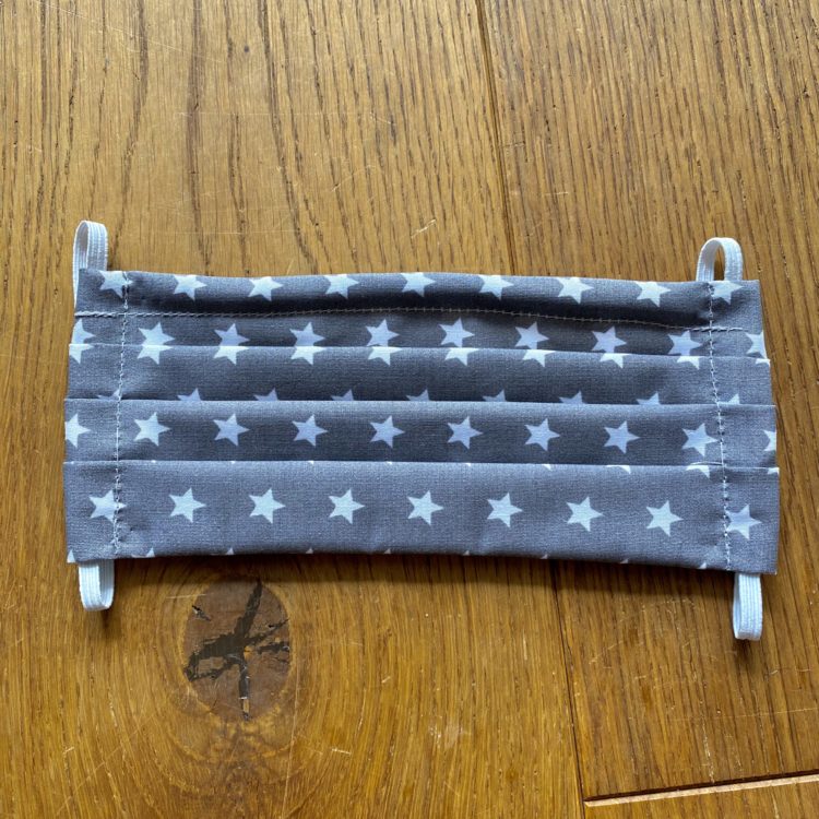 Schutzmaske grau Sternchen