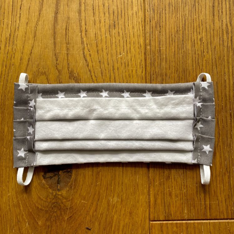 Schutzmaske grau Sternchen