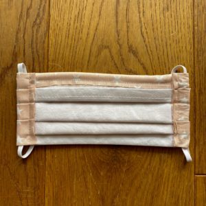 <span lang ="de">Schutzmaske – rosa sternchen</span>