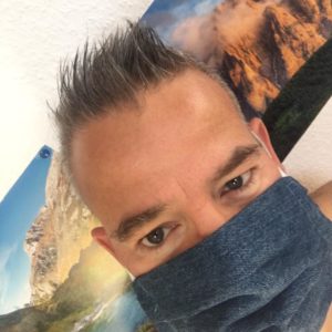 <span lang ="de">Schutzmaske – blau schwarz</span>